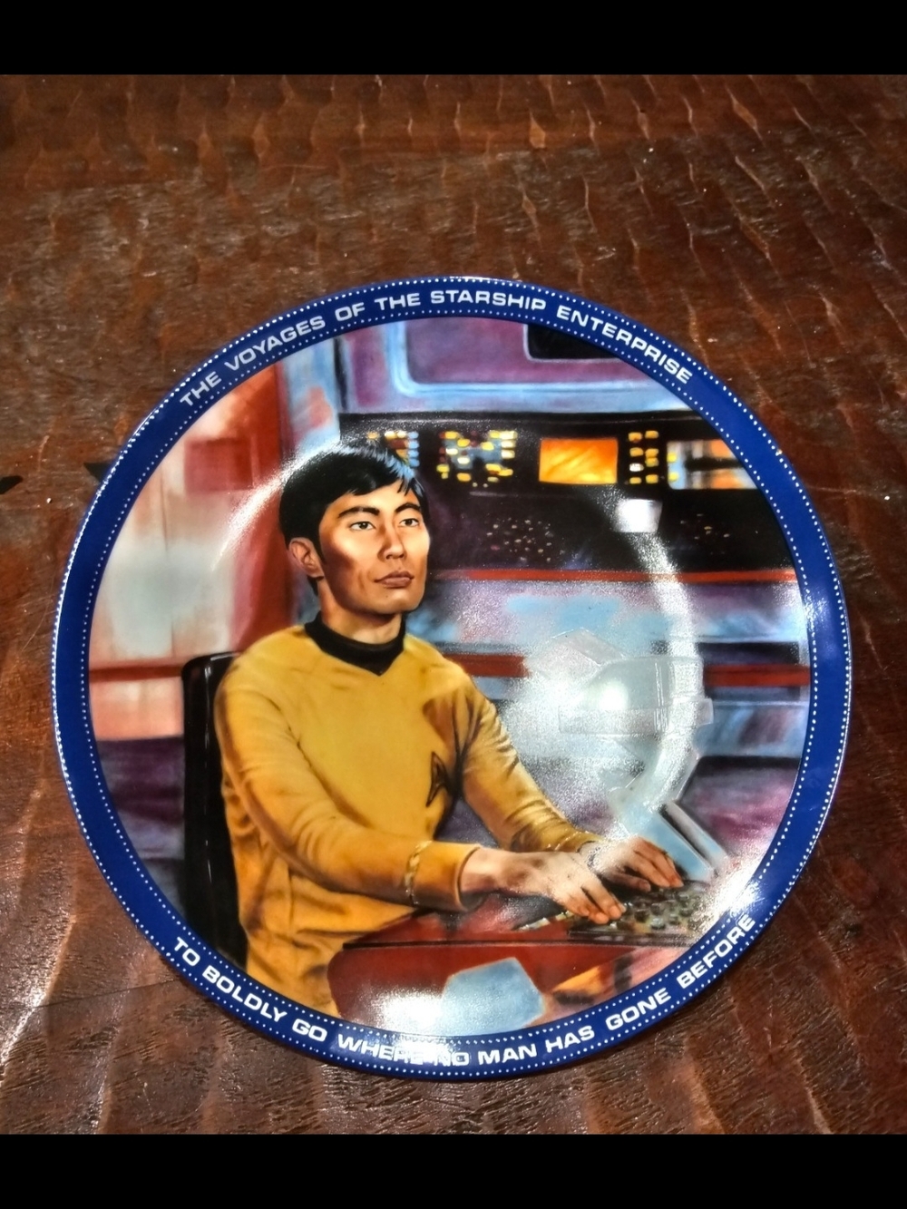 Commemorative Star Trek LE Sulu Starship Enterprise Decorative Plate